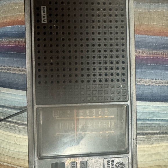 Portable AM/FM Radio - Picture 5 of 5